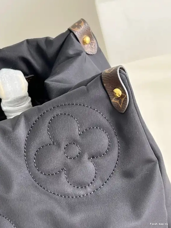 First bag ru VUITTON ONTHEGO GM LOUIS 0627